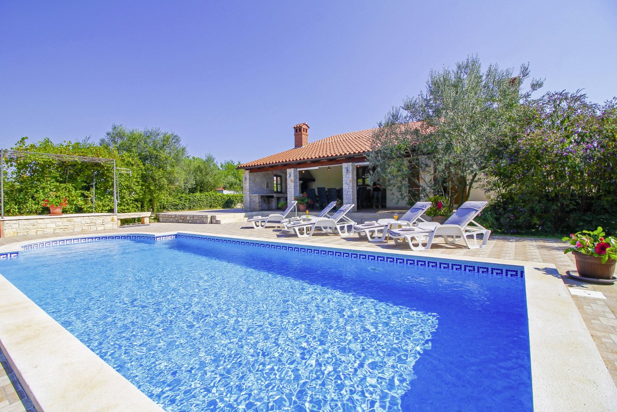 Villa Lavinia * 1500 m2 Garten, privater Pool, Ter  in Istrien
