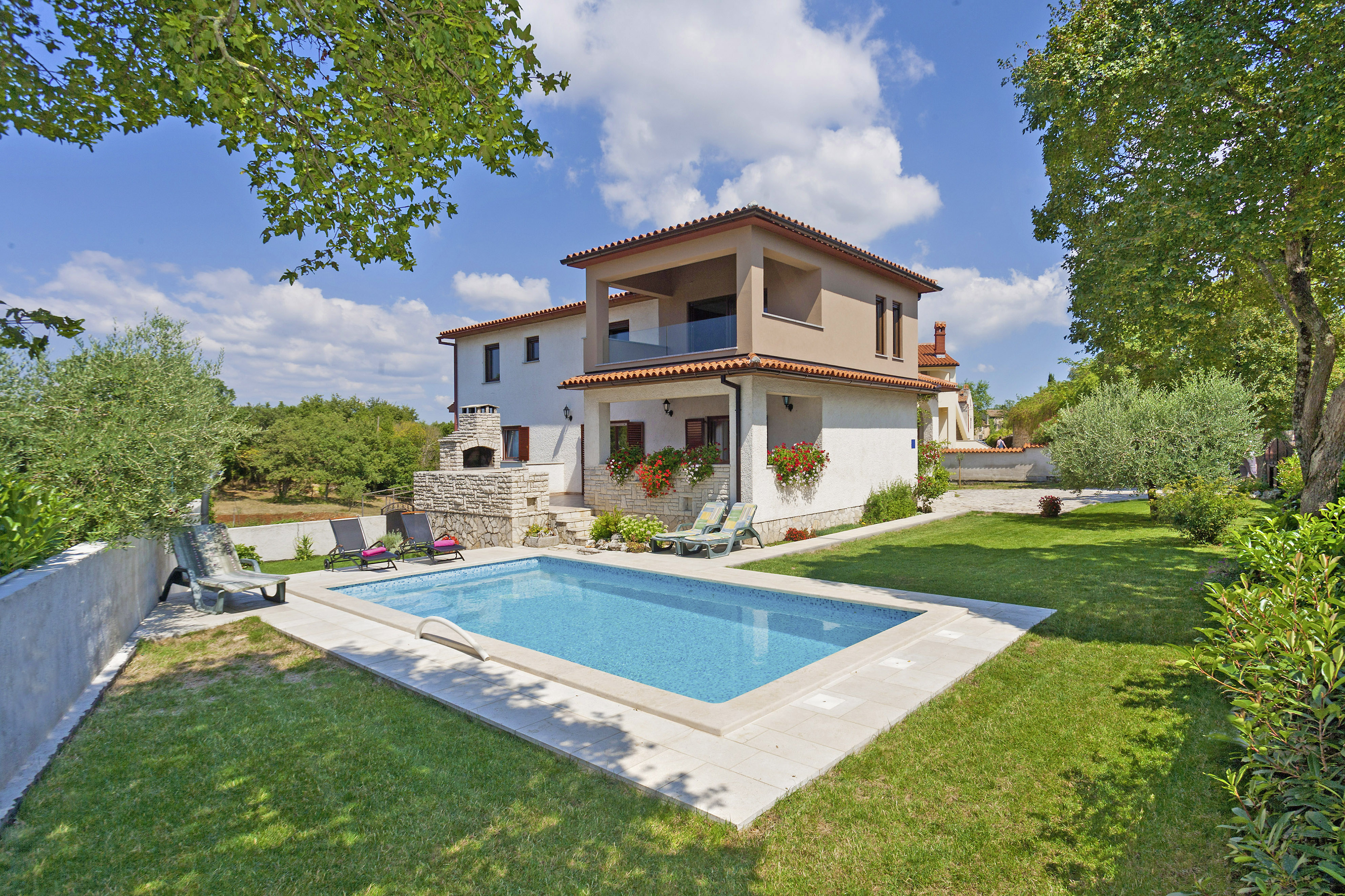 Villa Tina * 1900 m2 Garten, privater Pool, Terras   Marcana