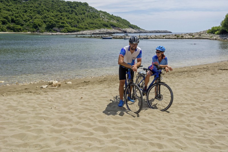 Blaue Reise Inselhüpfen mit dem Fahrrad durch Mittel