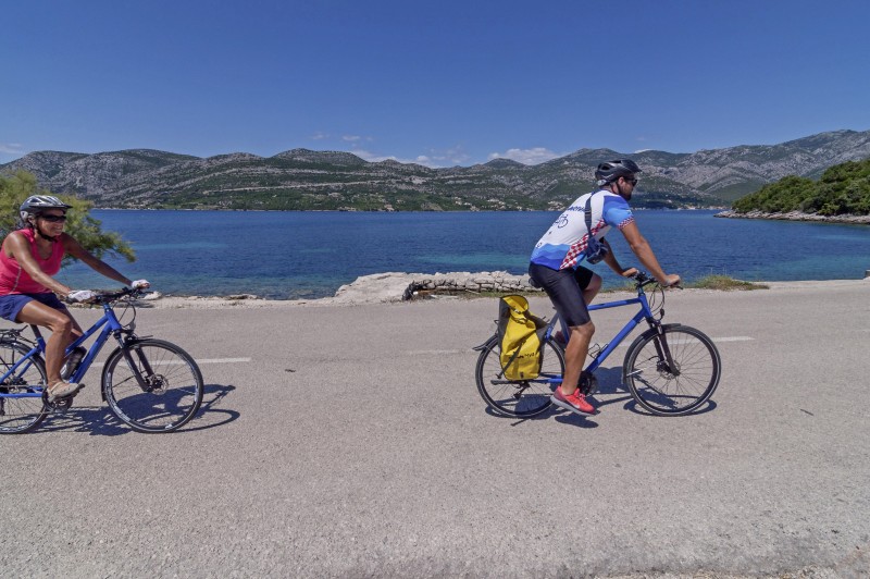 Blaue Reise Inselhüpfen mit dem Fahrrad durch Mittel