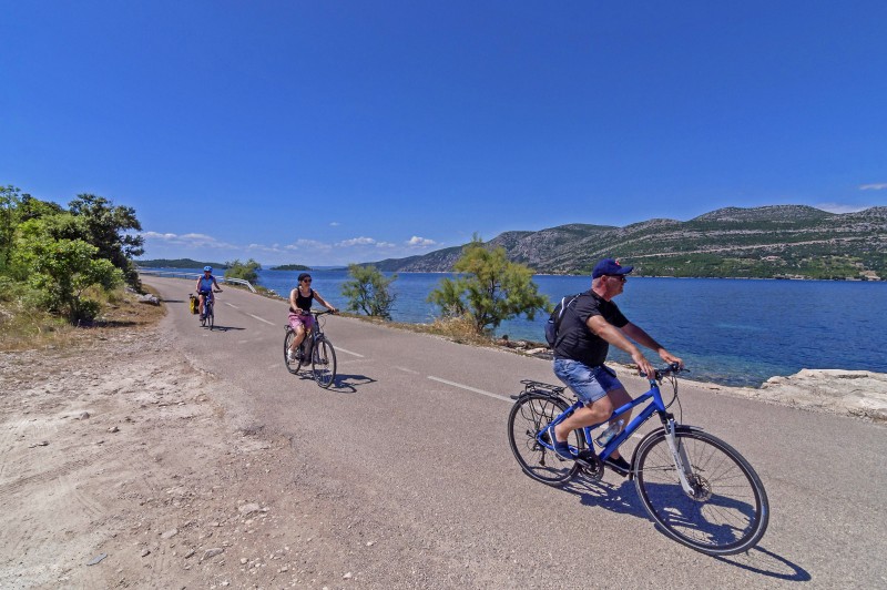 Blaue Reise Inselhüpfen mit dem Fahrrad durch Mittel