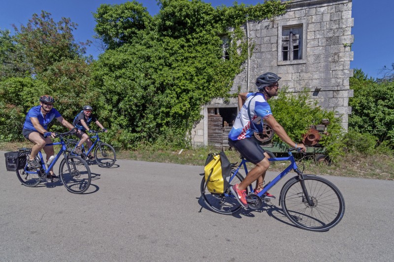 Blaue Reise Inselhüpfen mit dem Fahrrad durch Mittel