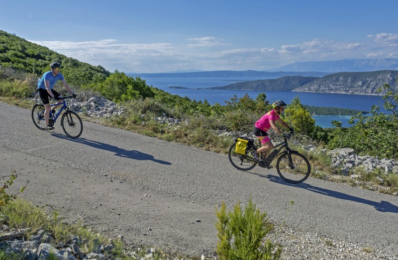 Blaue Reise Inselhüpfen mit dem Fahrrad durch Mittel