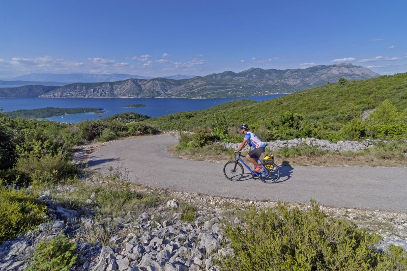 Blaue Reise Inselhüpfen mit dem Fahrrad durch Mittel